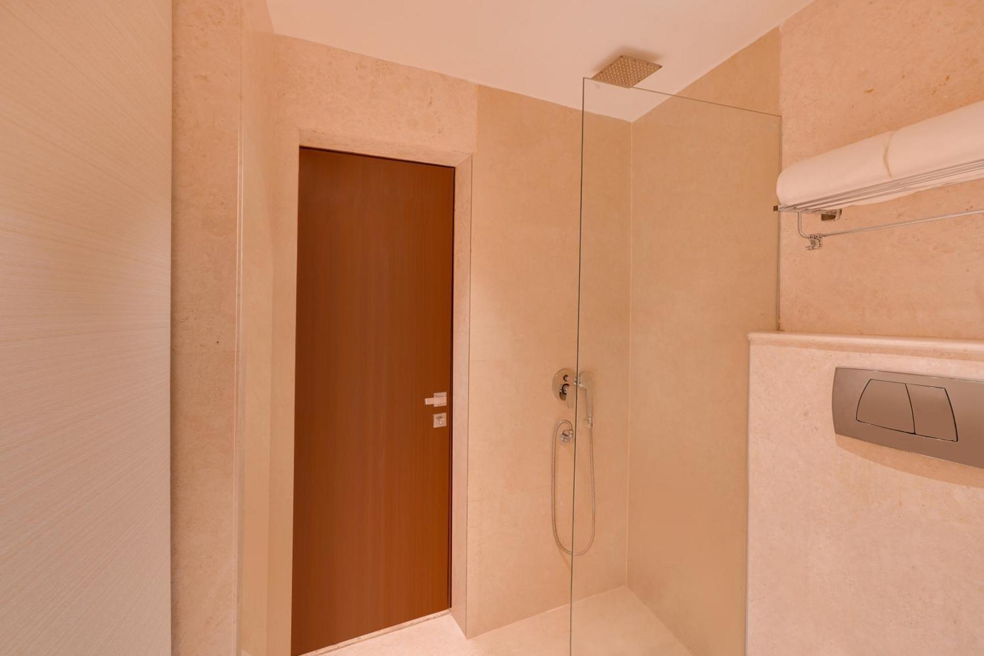 Lemon Tree Hotel, נוידה מראה חיצוני תמונה