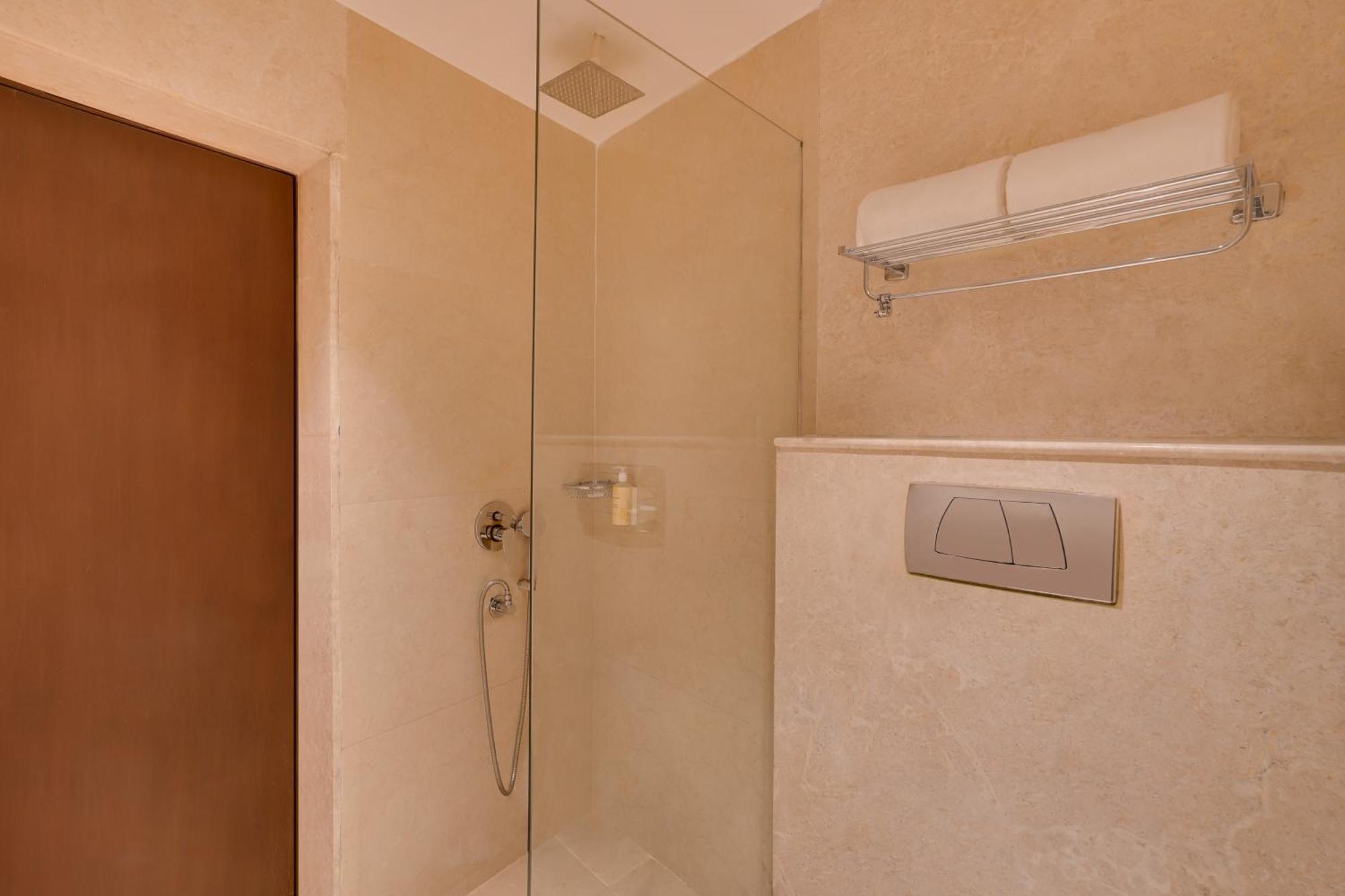 Lemon Tree Hotel, נוידה מראה חיצוני תמונה